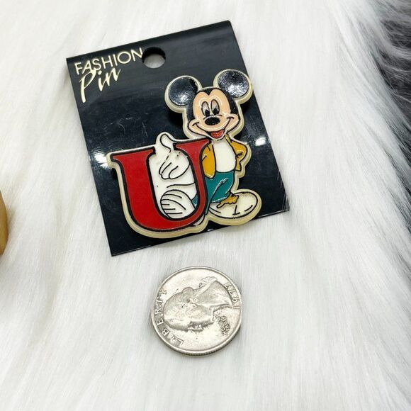 🔮 5/$25 Vintage‎ Disney Plastic "U" Mickey Mouse Pin - Picture 2 of 3